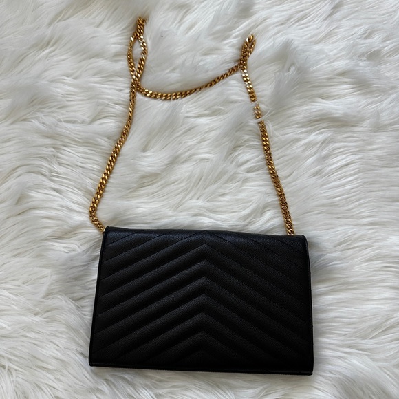 Saint Laurent Grain de Poudre Envelope Wallet on Chain - Picture 11 of 15